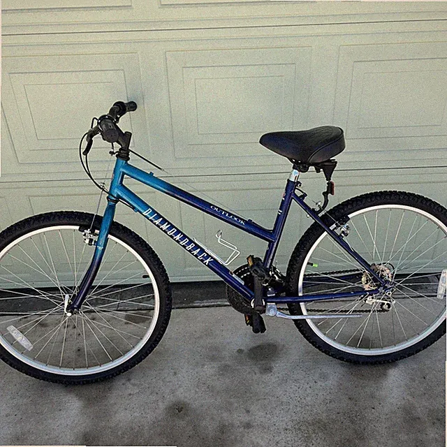 Diamondback Outlook Blue Two Tone Mountain Bike 26in Shimano 7SIS Brakes
