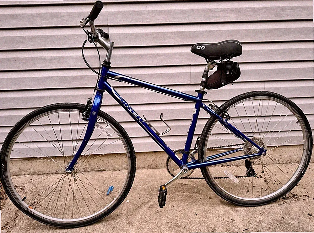 Trek 700 Hybrid Bike 17.5” Bicycle Blue 700c Shimano Grip Shift Bontrager